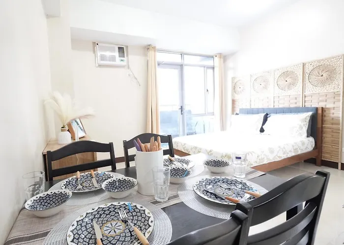 Cubao Manhattan Heights Residential Condo Tc10N - Bright Studio With Pool, Balcony - Next To Alimall And Sm - Walking Distance To Araneta Coliseum And Gateway Mall In Cubao Quezon City - Staycations By Sms
