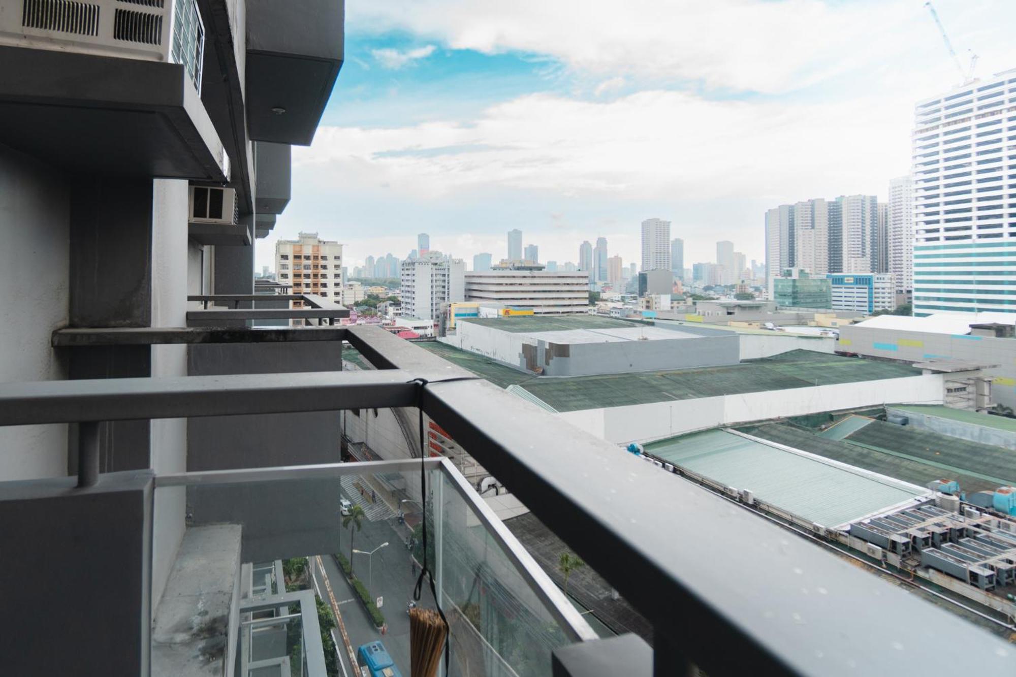 Cubao Manhattan Heights Residential Tc10n - Bright With Pool, Balcony - Next To Alimall And Sm - Walking Distance To Araneta Coliseum And Gateway Mall In Cubao Quezon - Staycations By Sms Apartment Manila