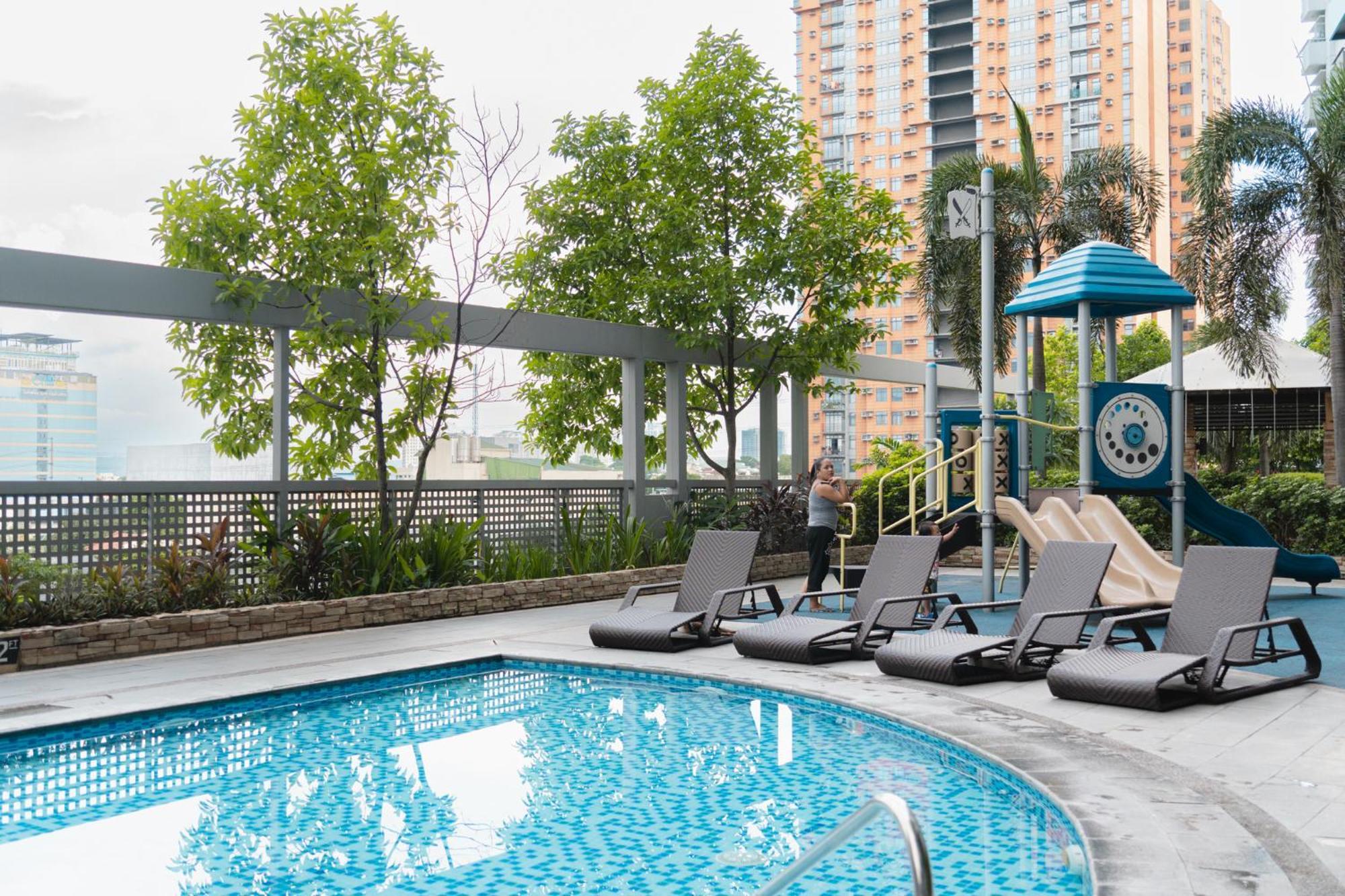 Cubao Manhattan Heights Residential Tc10n - Bright With Pool, Balcony - Next To Alimall And Sm - Walking Distance To Araneta Coliseum And Gateway Mall In Cubao Quezon - Staycations By Sms Apartment